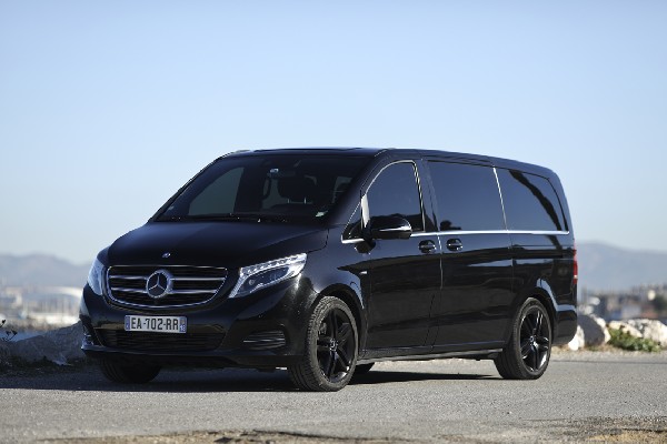 Notre véhicule de chauffeur privé vtc luxury-s7 est un Van Mercedes de luxe sur Marseille et la Région Sud . 